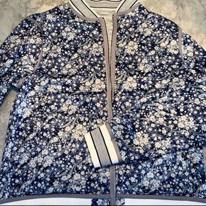 Vince Camuto floral double sided jacket used but in great condition.